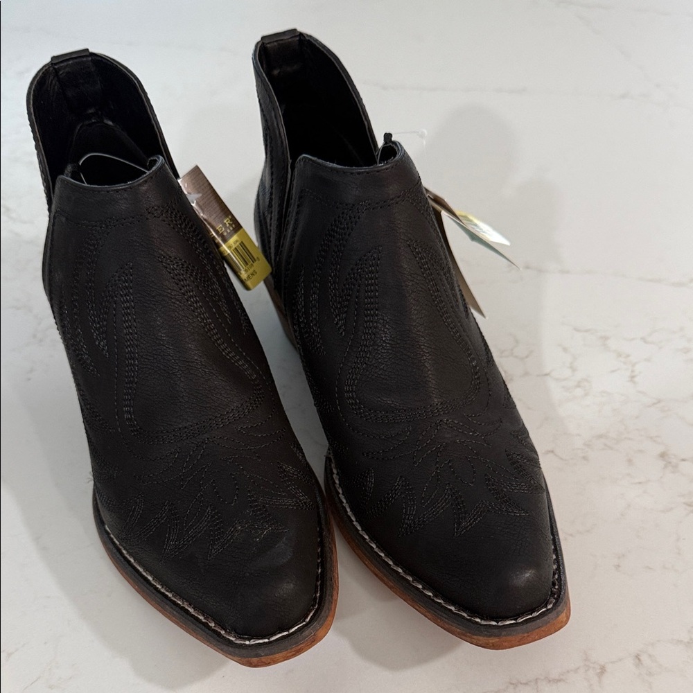 NWT Roper Black Ankle Booties